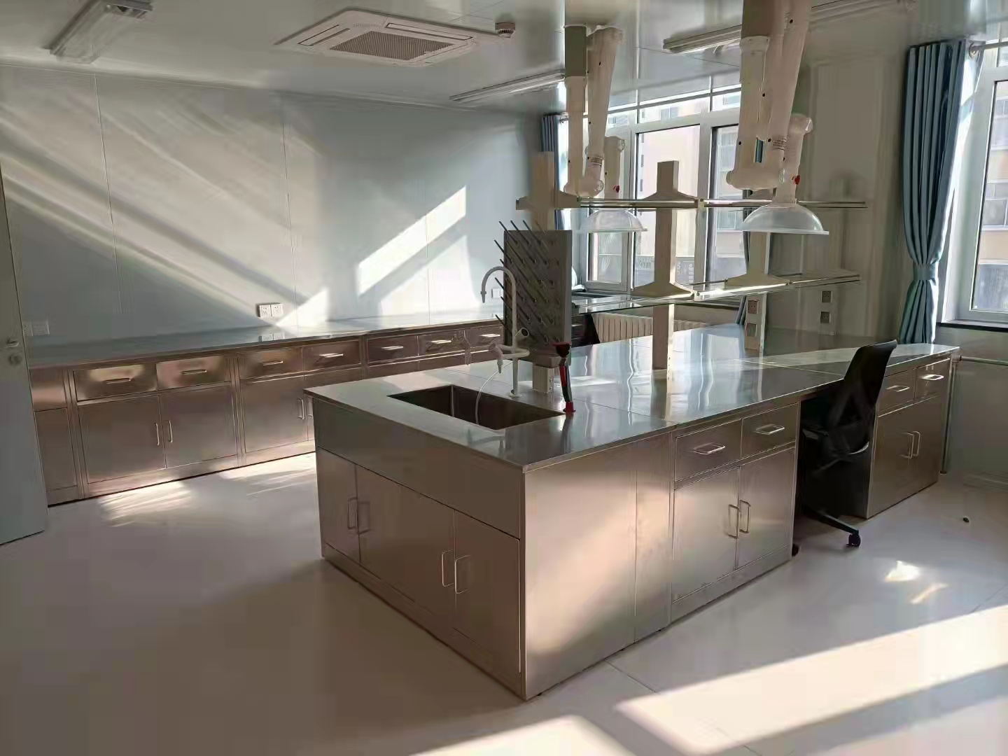 1650874520152518.jpg 不銹鋼實驗臺.jpg